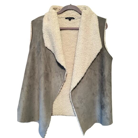 Madison & Lola Faux Suede Sherpa Lined Vest Size Large Gray - Picture 1 of 5